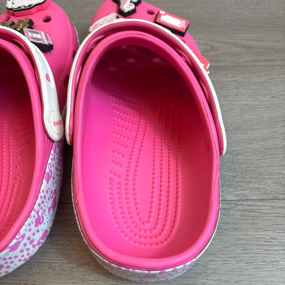 Womens 7 / Mens 5 Crocs Barbie Classic Clog Pink And White With Charms - Picture 5 of 9